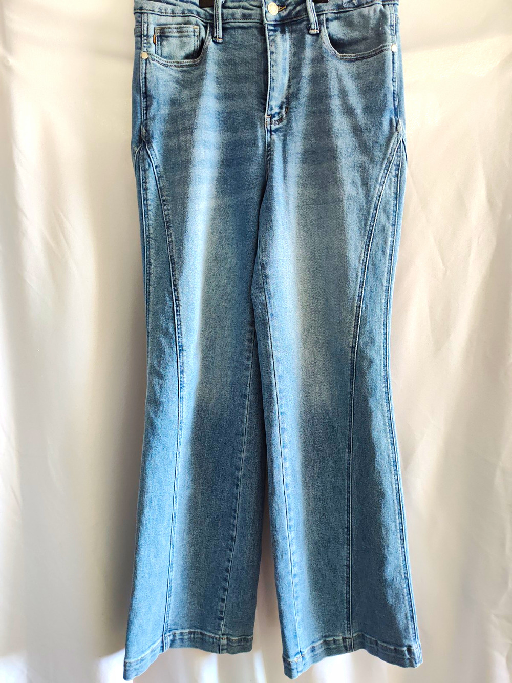 Judy Blue Women’s Blue Light Wash Denim Flare Jeans Mid Rise Stretch Pockets